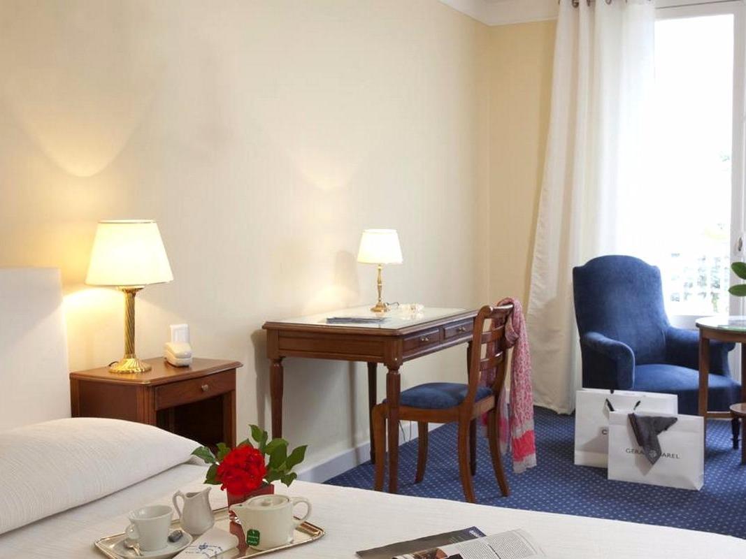 Logis Hotel Royal Saint-Mart Royat Exteriör bild