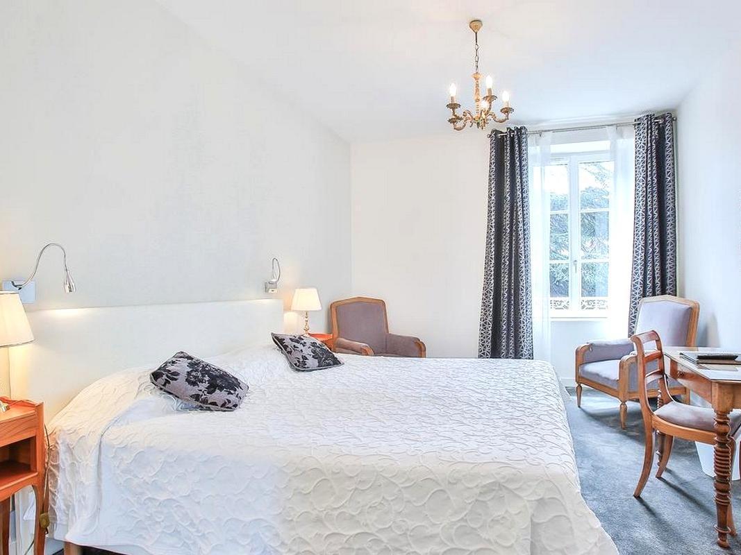 Logis Hotel Royal Saint-Mart Royat Exteriör bild