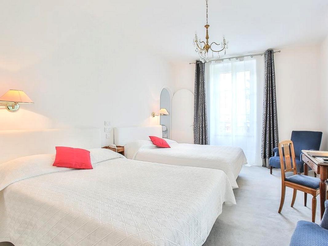 Logis Hotel Royal Saint-Mart Royat Exteriör bild