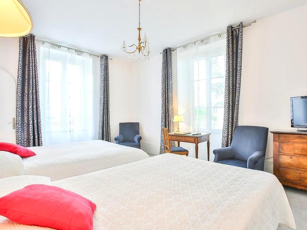 Logis Hotel Royal Saint-Mart Royat Exteriör bild