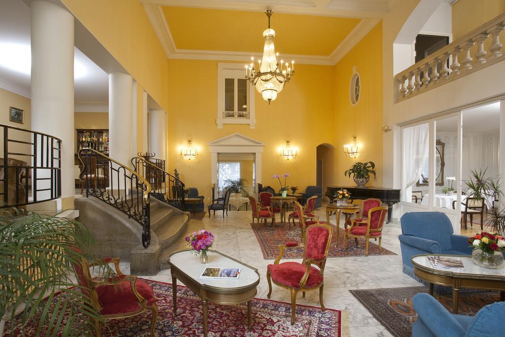 Logis Hotel Royal Saint-Mart Royat Exteriör bild